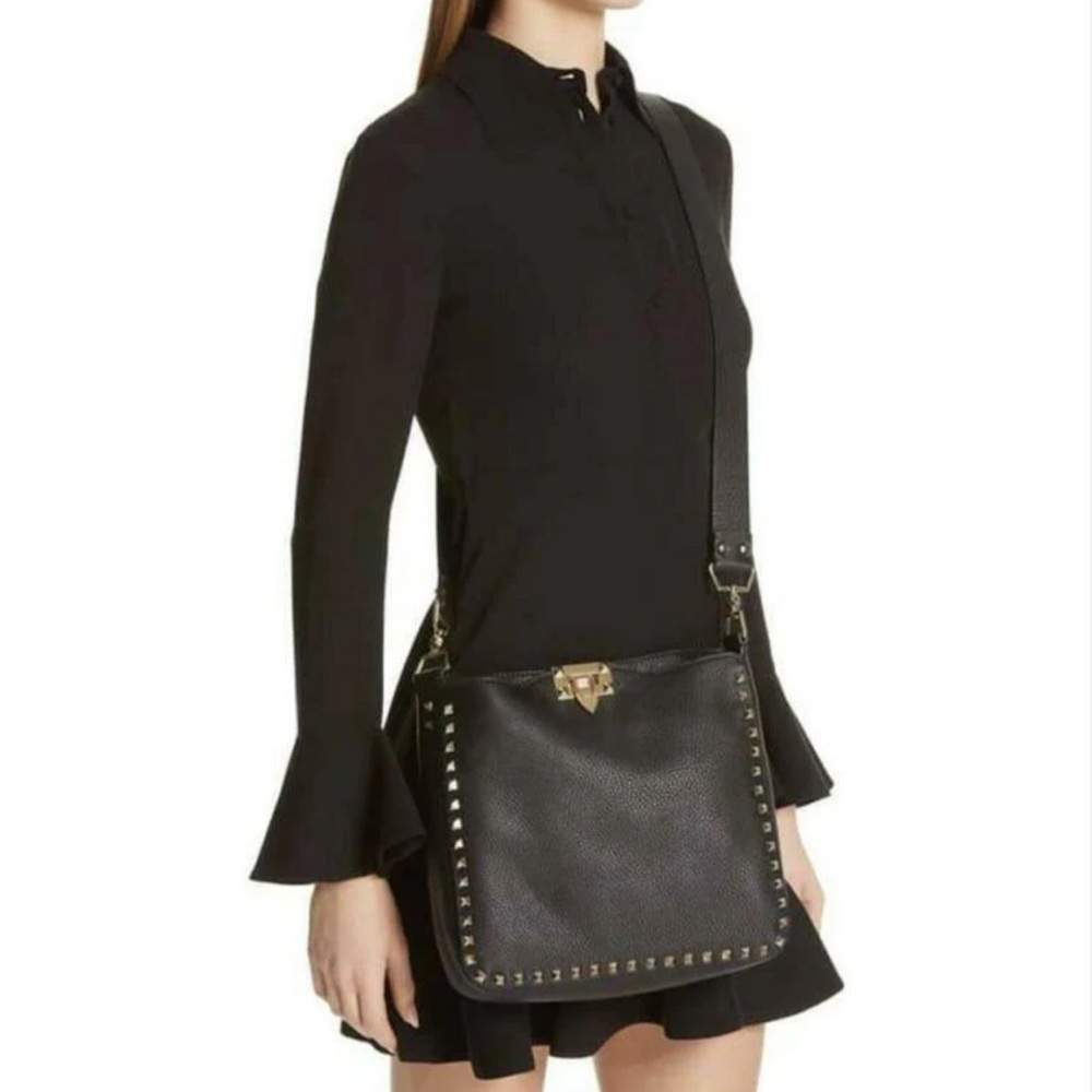 VALENTINO GARAVANI Pebbled Calfskin Rockstud Flip-Lock Messenger Bag Black